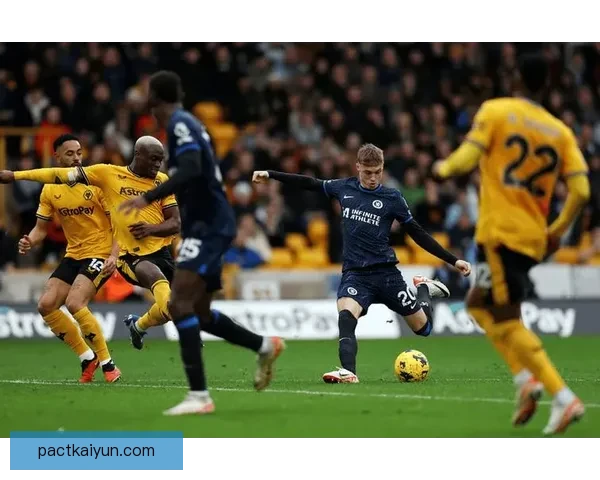 英超对决:狼队与利物浦的激烈较量备受关注,球迷热议不断 英超对决:狼队与利物浦的激烈较量备受关注,球迷热议不断