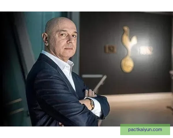 纽卡斯尔联招募新星列维，球队实力持续增强备受关注